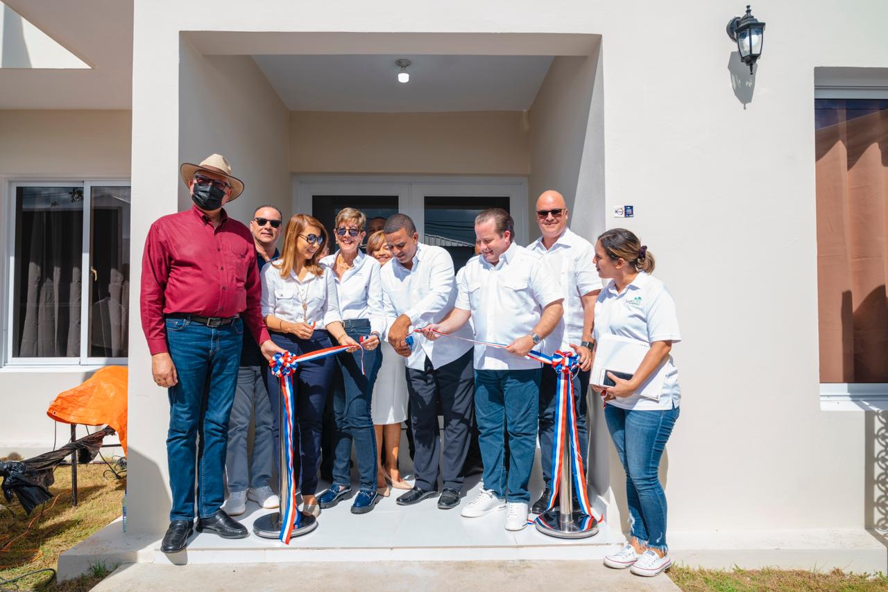 Ministro Paliza inaugura Palacio Distrital en de Yásica